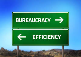 Vat būtent taip prasilenkia efektyvumas su biurokratija.